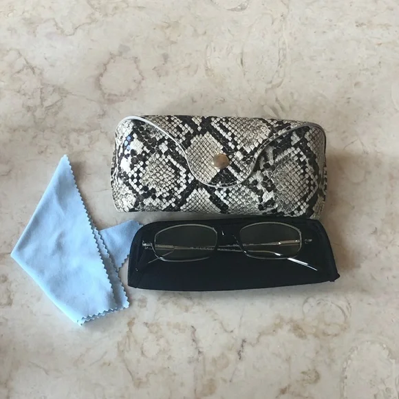 Gucci Eyeglasses - Picture 3 of 9